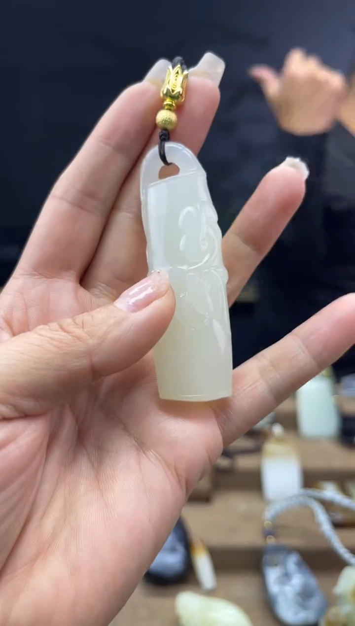 颈饰未镶嵌和田玉1