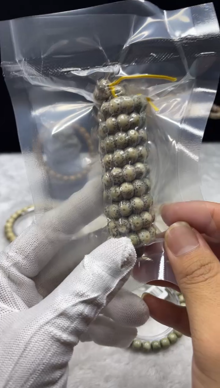 手串星月菩提<C4>9X8大肠D031