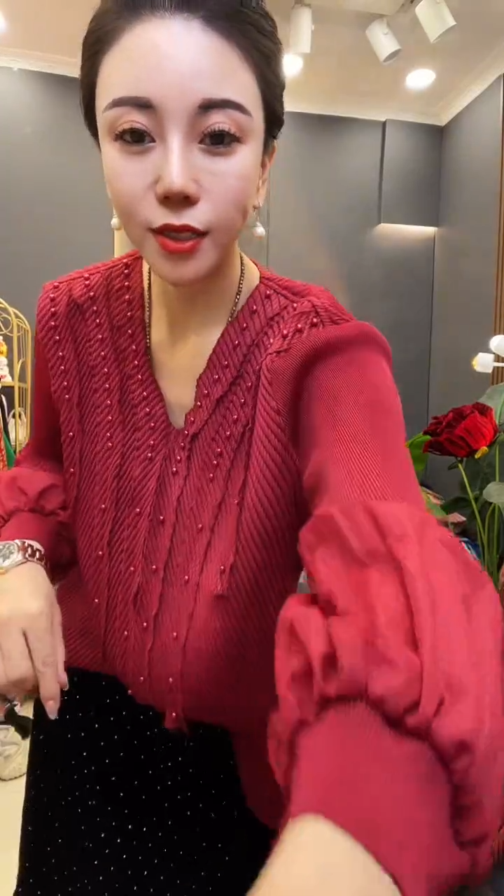 聚酯纤维（涤纶）红色珠衫