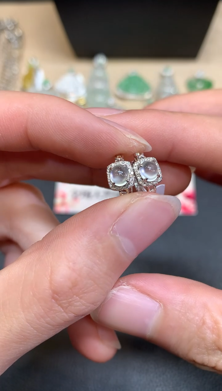 【闪购商品】翡翠耳饰18K金镶嵌蛋面【无服务费】