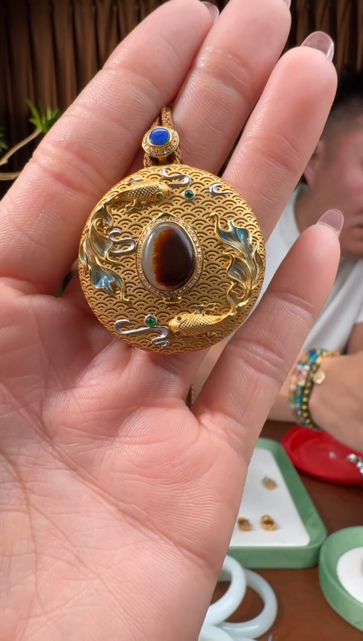 颈饰18K金镶嵌和田玉105巴哥12.30多样性发货拍一发一