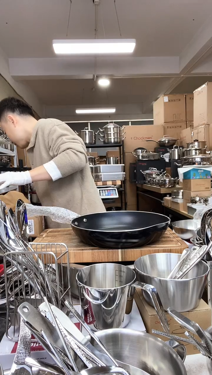 A10 微瑕卓德铭28cm煎锅（变形）