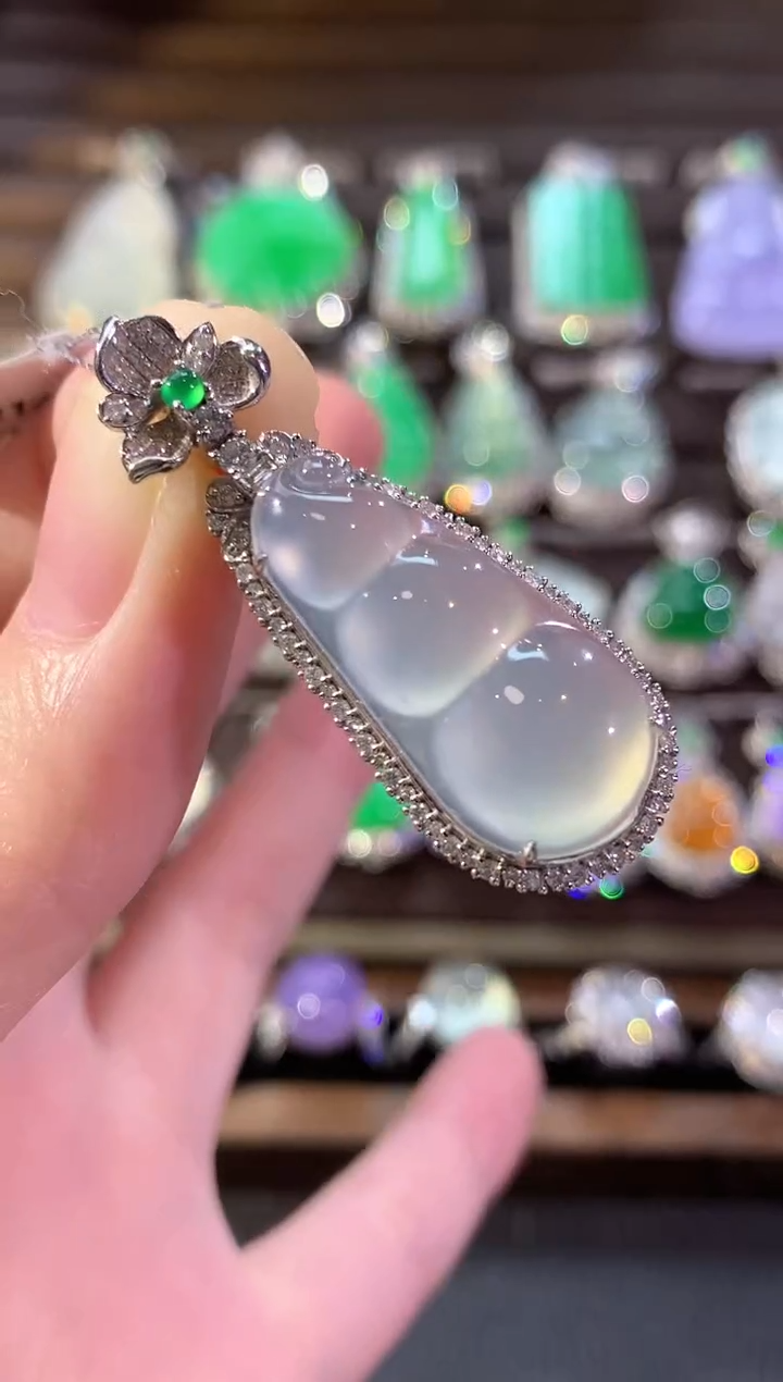 吊坠(不含链)18K金镶嵌翡翠冬日珠宝W40