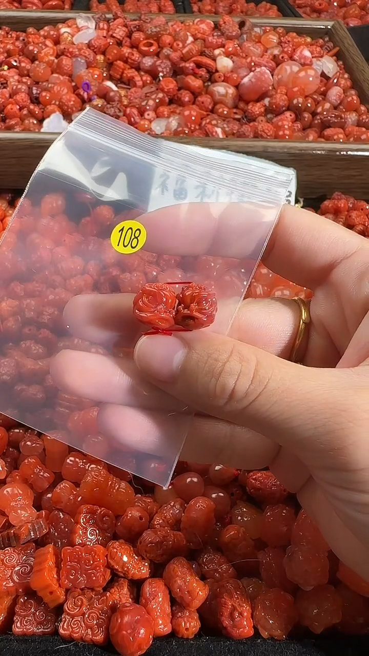 颈饰未镶嵌南红玛瑙1