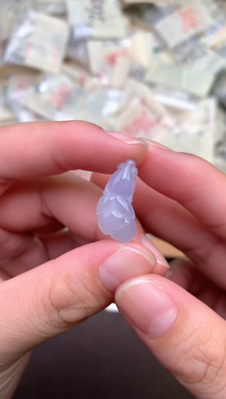 未镶嵌挂件翡翠 —