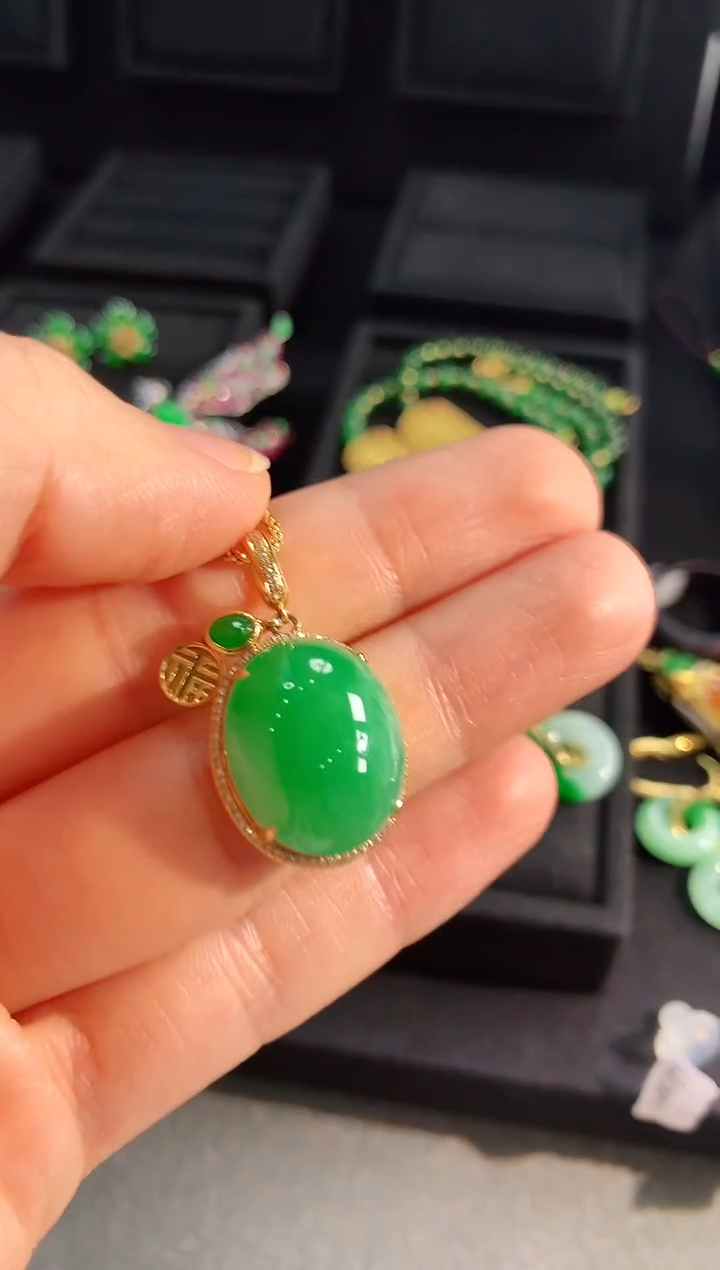 【闪购商品】翡翠吊坠(不含链)18K金镶嵌吊坠