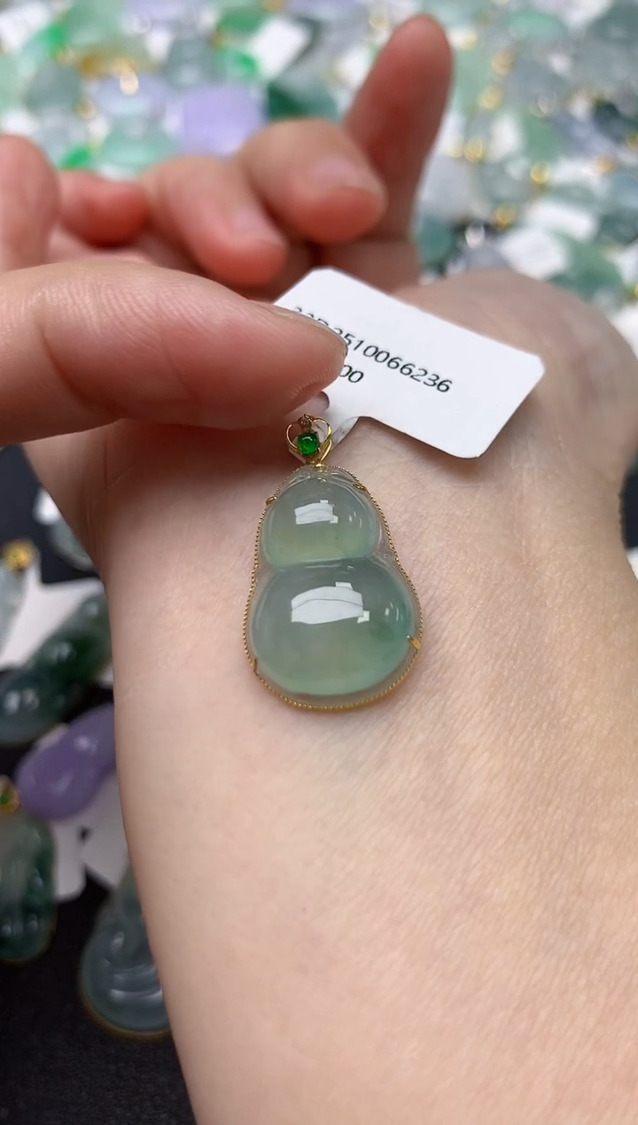 颈饰18K金镶嵌翡翠天然缅甸A货翡翠