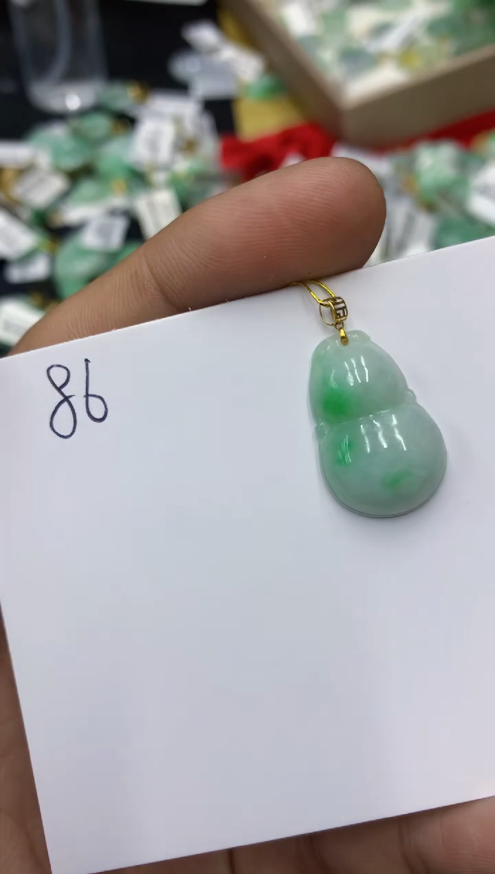 翡翠18K金镶嵌颈饰11111111111