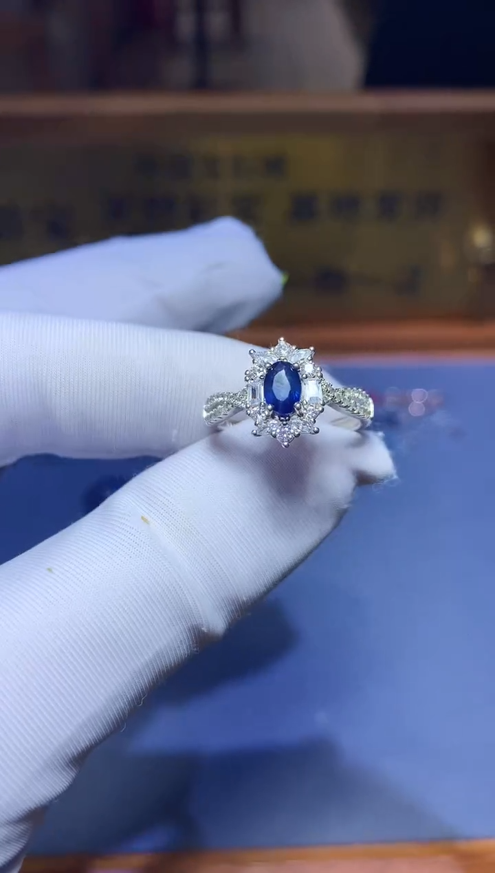 【闪购商品】蓝宝石戒指银S925镶嵌........