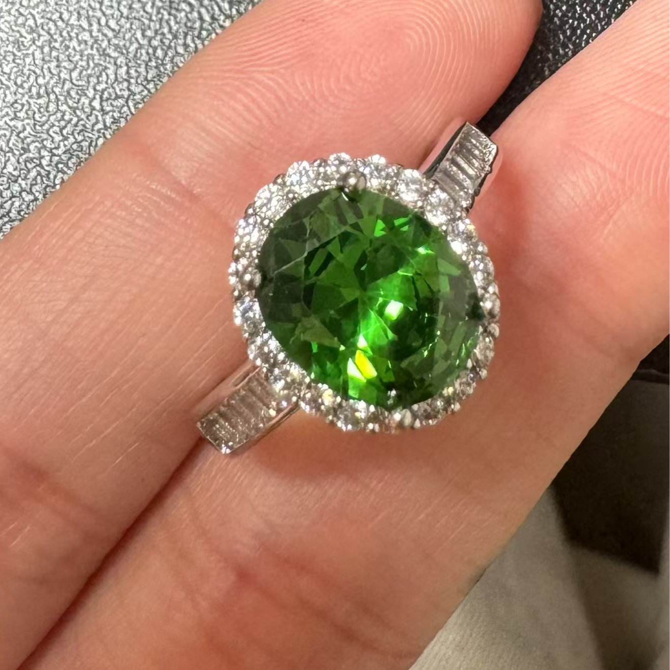 气质时尚祖母绿-精工合金培育戒指527