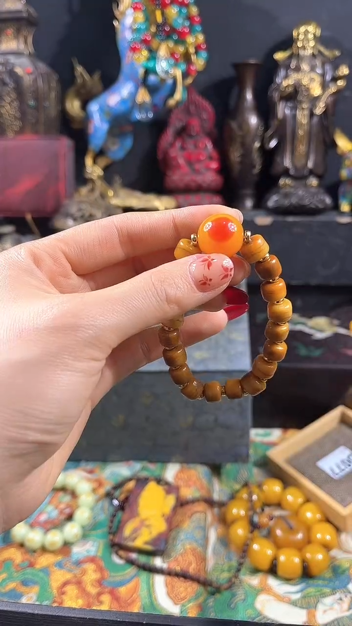 【闪购商品】蜜蜡手串未镶嵌【闪购商品】带点蜜蜡手串ddmlsc