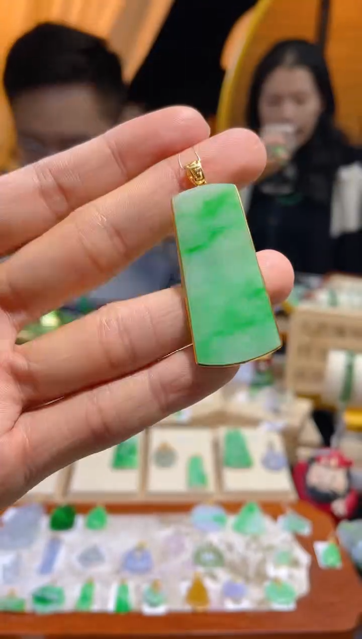 【闪购商品】翡翠颈饰未镶嵌假一赔三