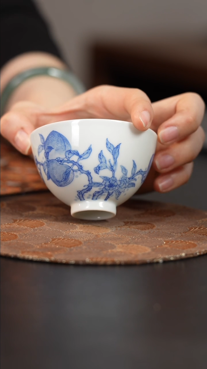 【闪购商品】杯看山柴窑青花桃子