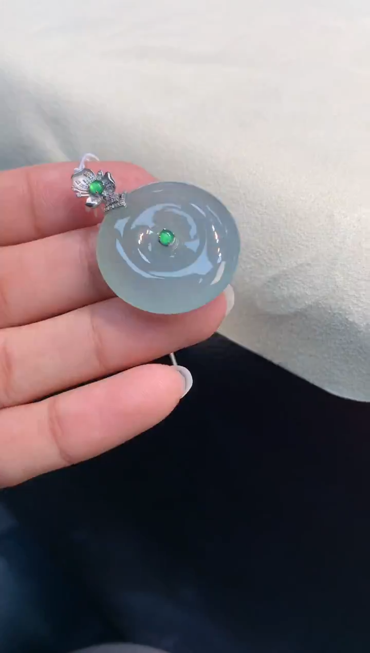 颈饰18K金镶嵌翡翠1