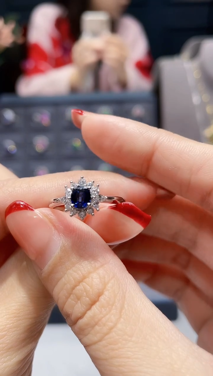 【闪购商品】蓝宝石戒指铂Pt950镶嵌0.72克拉