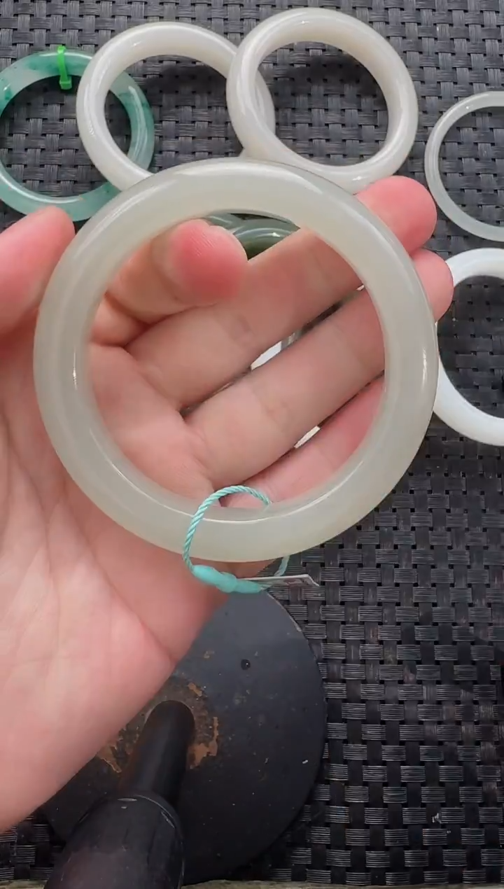 颈饰未镶嵌和田玉圈口53-61手镯