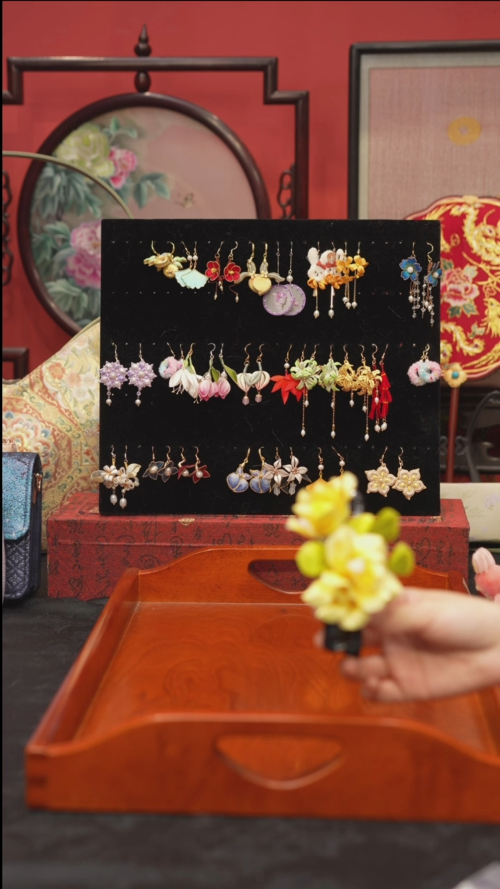 刺绣非遗手工绒花饰品