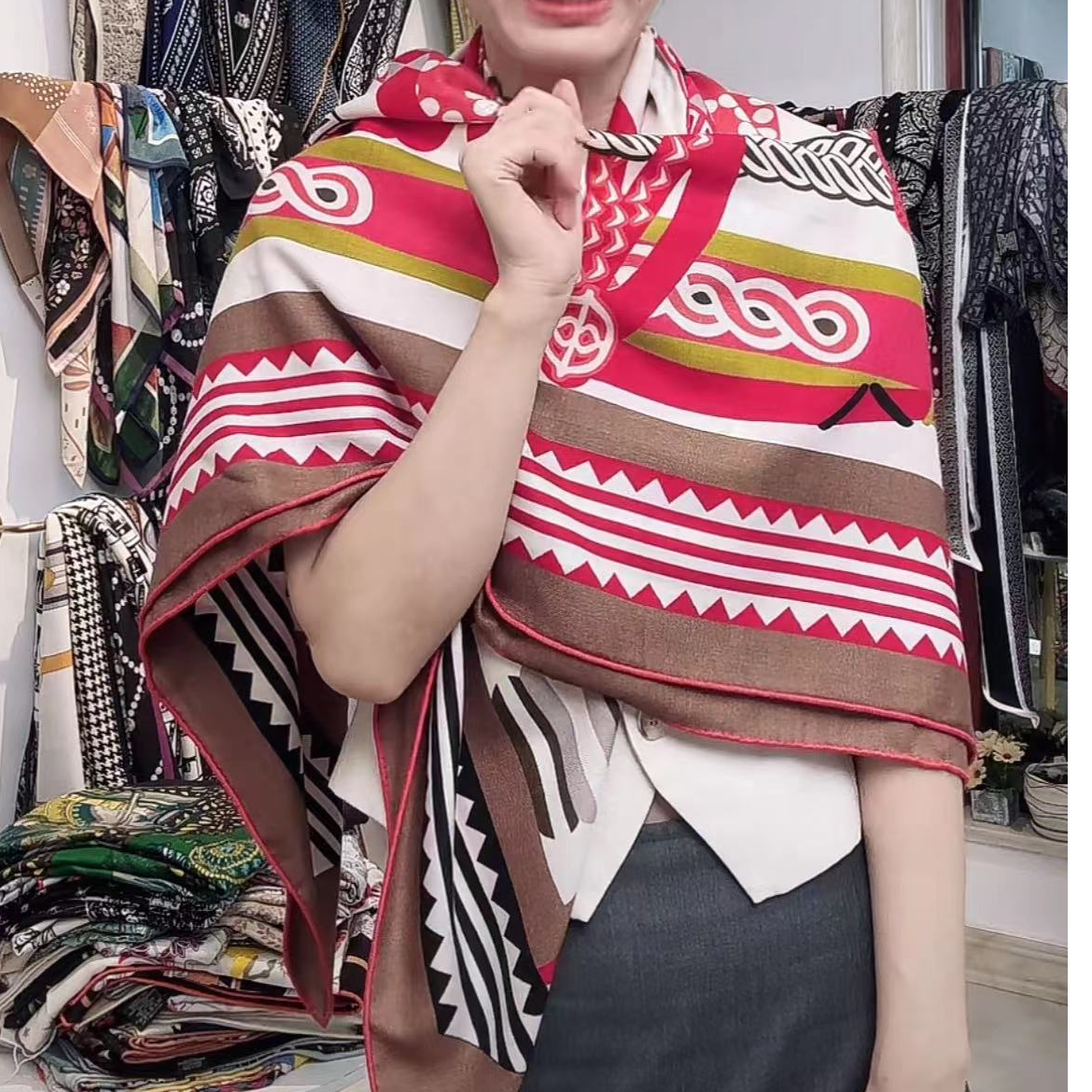 【红色马鞍】130cm气质印花春秋双面披肩冬桑蚕丝羊毛新款高档围巾