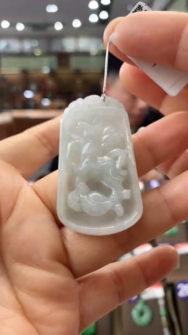 【闪购商品】翡翠颈饰未镶嵌马牌