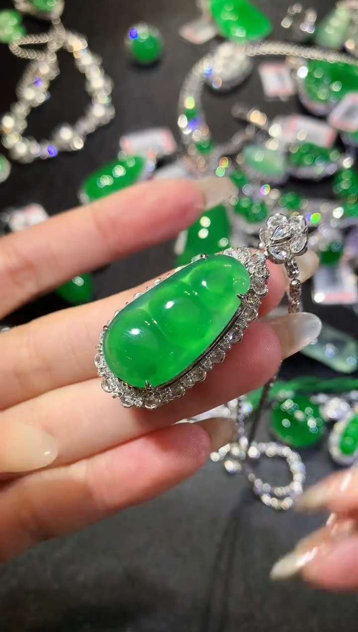 【闪购商品】翡翠吊坠(不含链)18K金镶嵌131-豆子