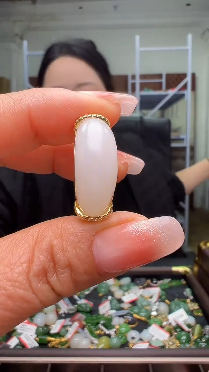 颈饰银S925镶嵌和田玉（多样性发货.发其一)1.04.84