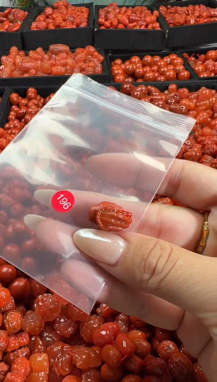 颈饰未镶嵌南红玛瑙1