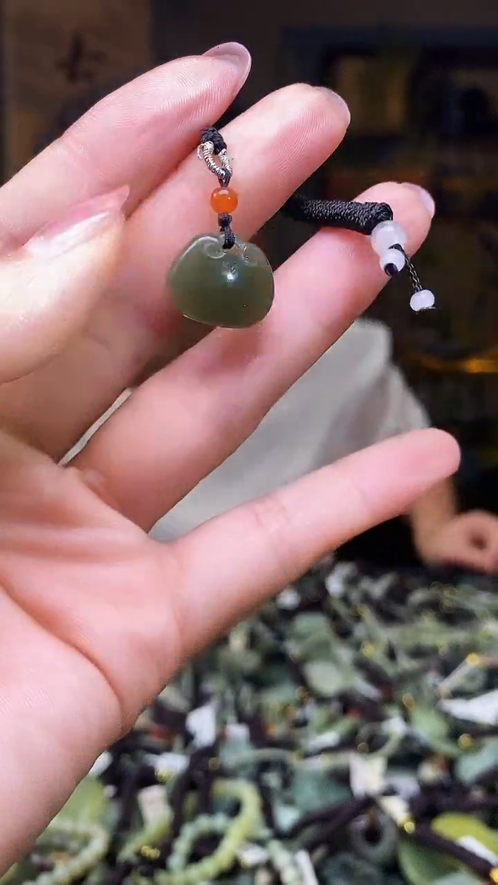 颈饰未镶嵌和田玉多样性发货，拍一发一