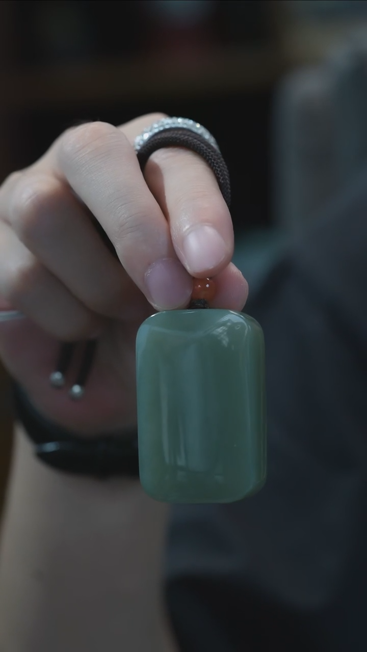 和田玉未镶嵌颈饰无事牌