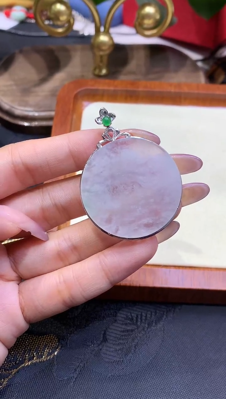 18K金镶嵌挂件翡翠无事牌