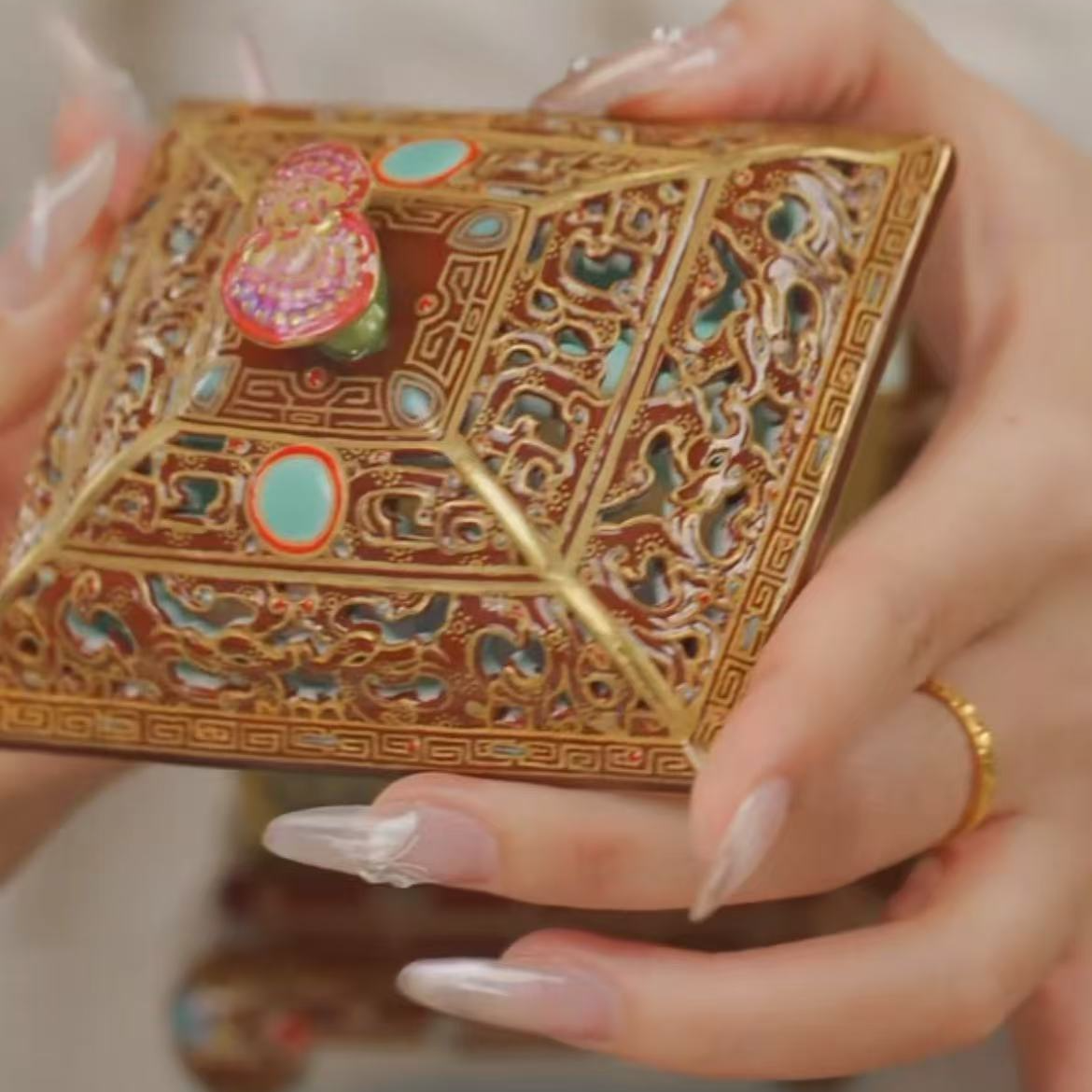 国呈拍卖古董瓷器