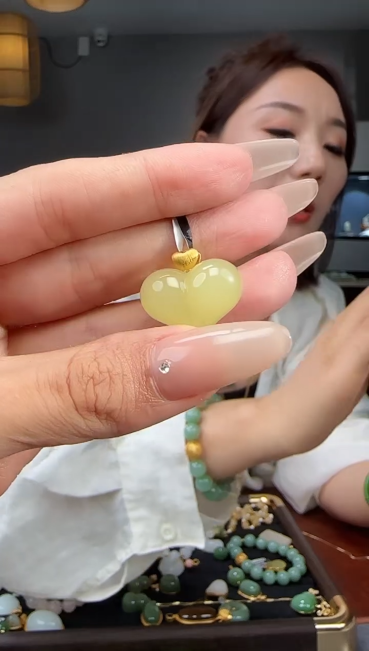 和田玉18K金镶嵌吊坠(不含链)1