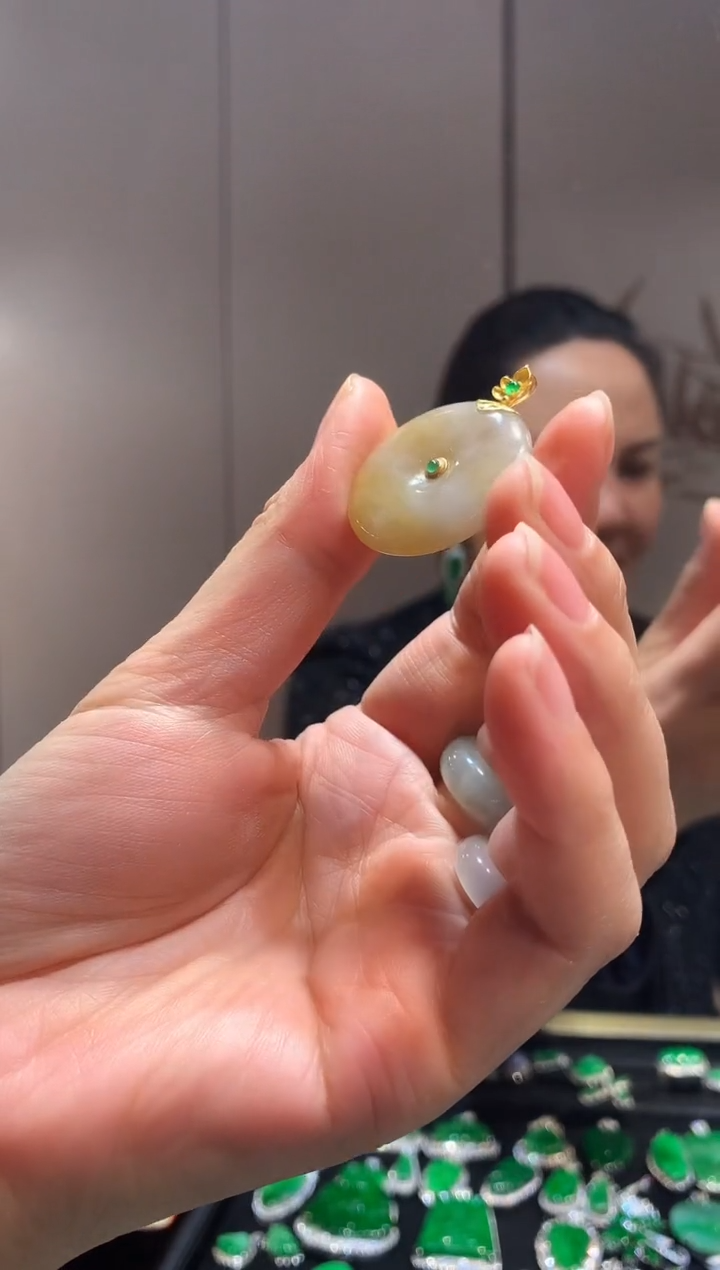 【闪购商品】翡翠吊坠(不含链)18K金镶嵌平安扣 