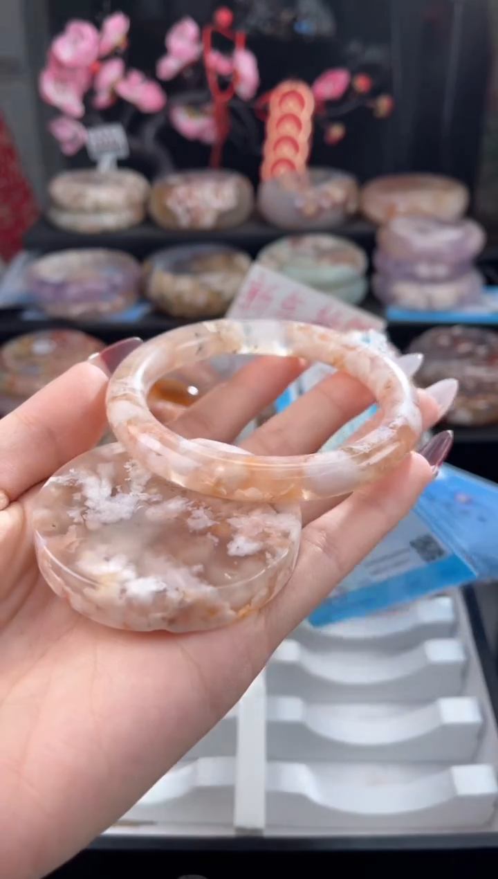 【闪购商品】石英质玉手镯未镶嵌59