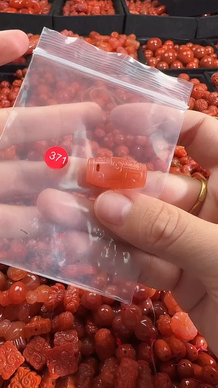 颈饰未镶嵌南红玛瑙1