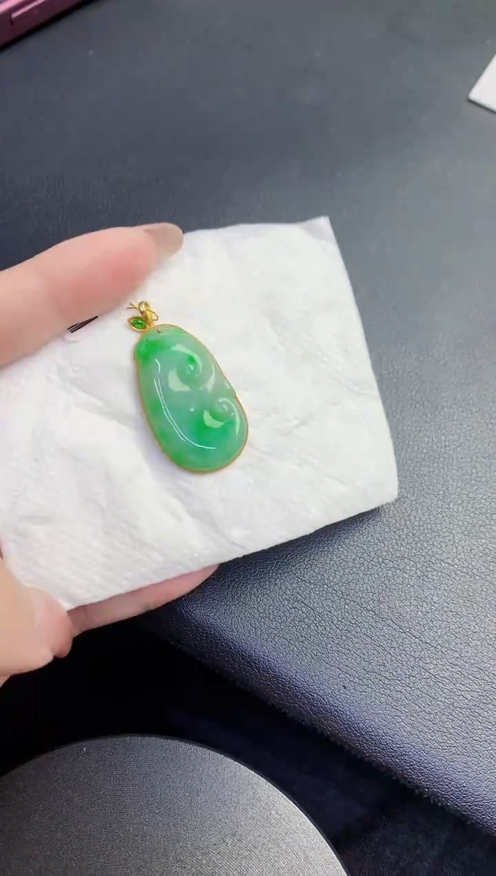颈饰18K金镶嵌翡翠缅甸天然翡翠A货