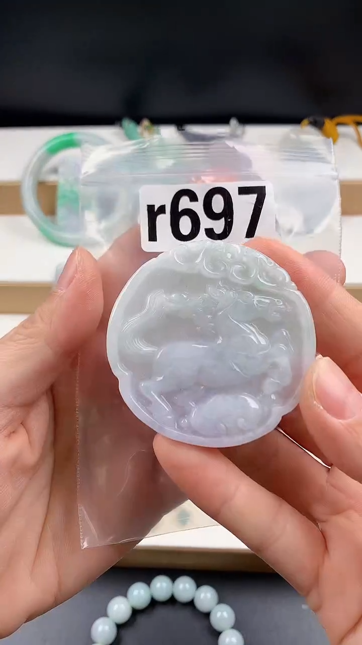 颈饰未镶嵌翡翠天然翡翠吊坠挂件