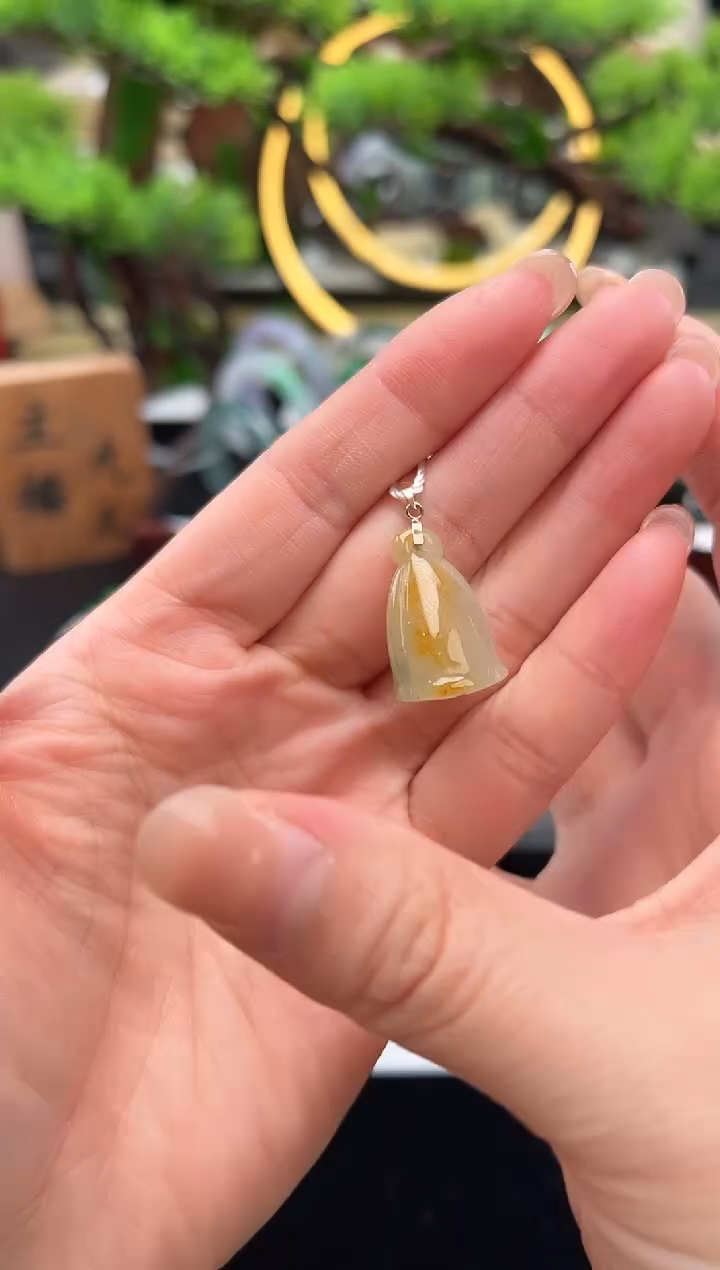 颈饰18K金镶嵌翡翠?**?吊坠