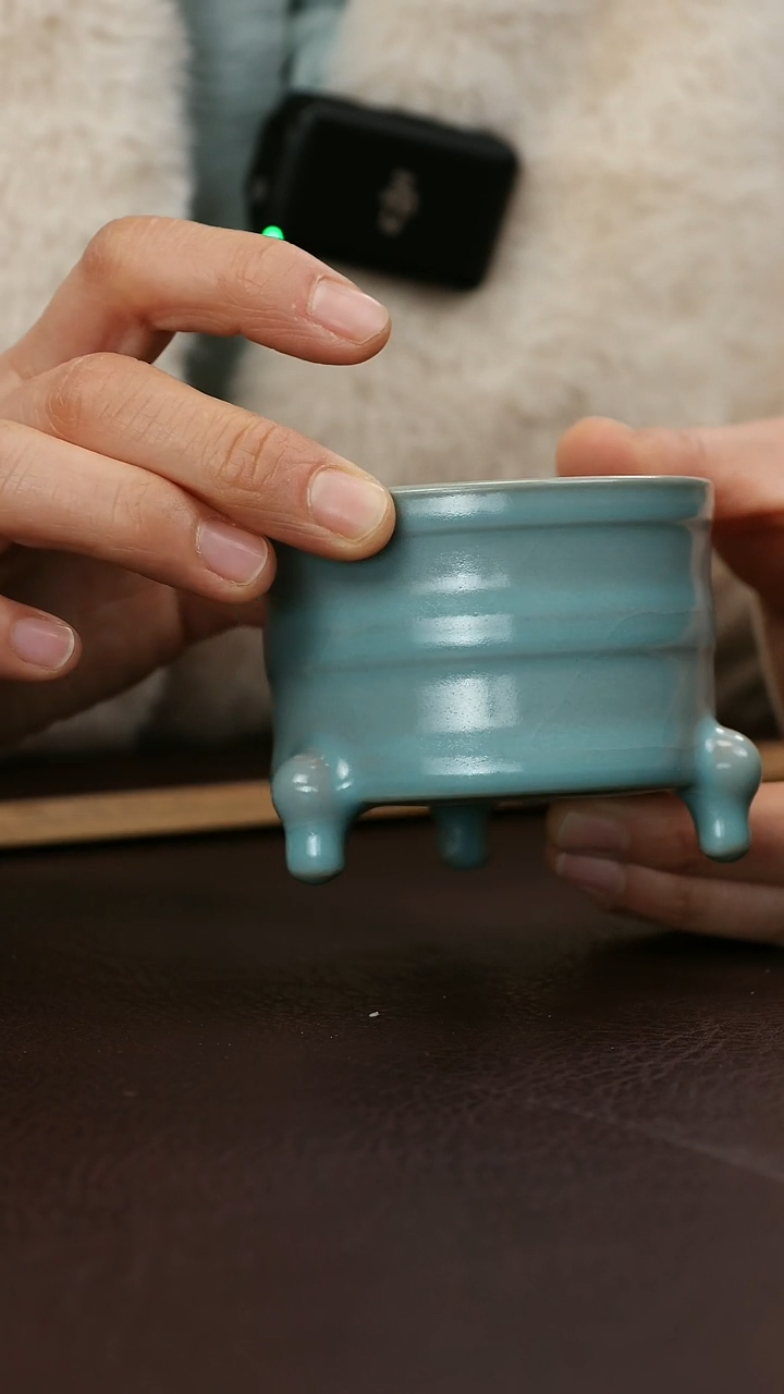 【闪购商品】其他小号三足弦纹樽77