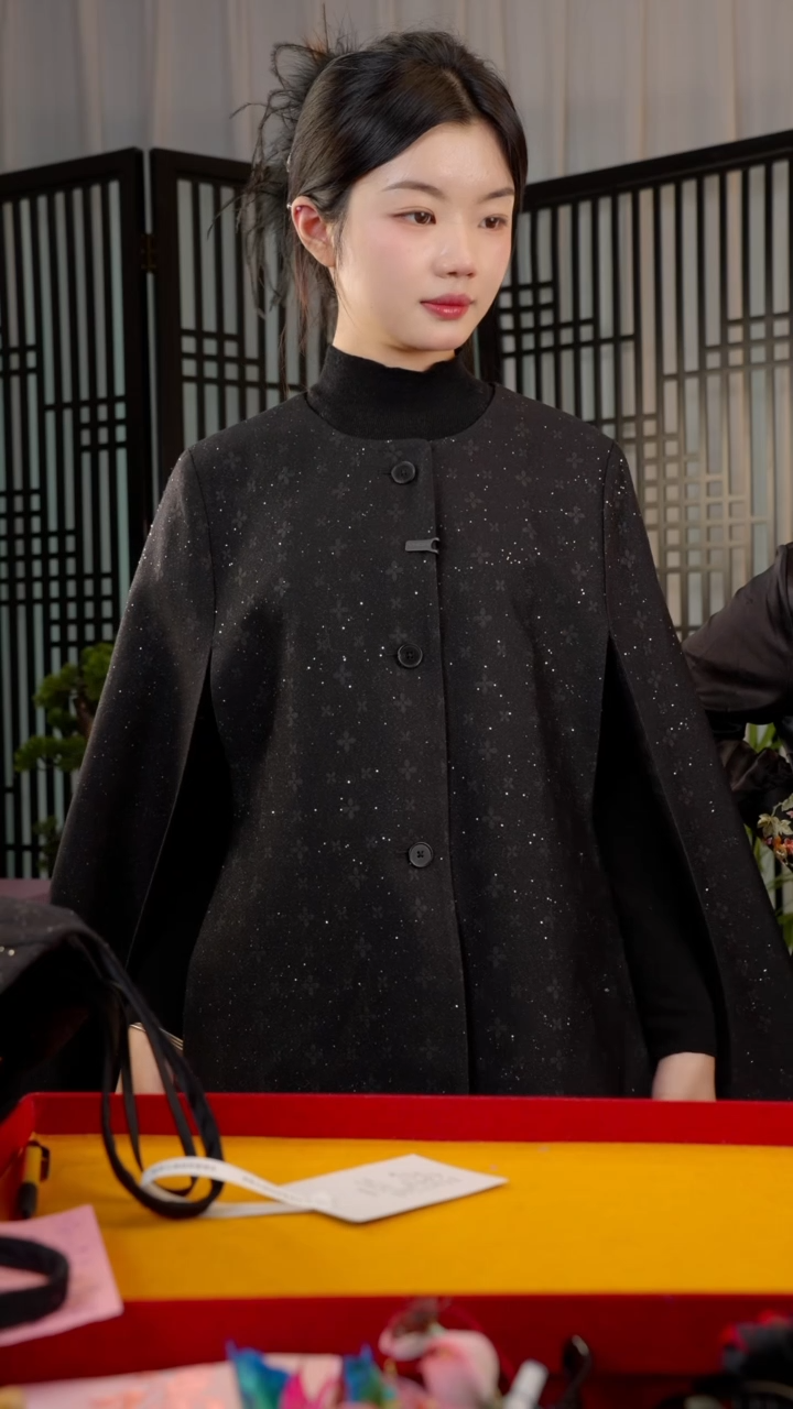 刺绣懒*羊斗篷 非遗绒花手工饰品