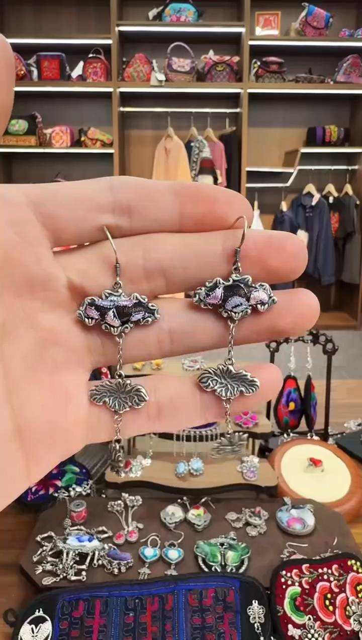 【闪购商品】织绣74蒙阿苏苗绣传承