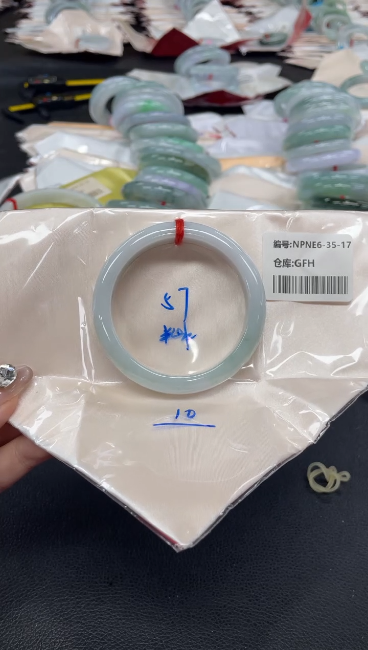 未镶嵌手镯翡翠翡翠手镯