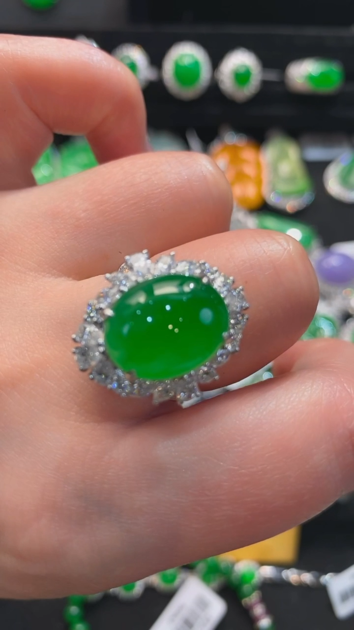 【闪购商品】翡翠颈饰未镶嵌绿蛋戒指