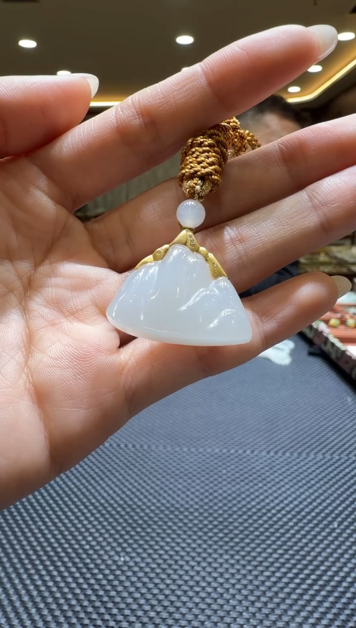 颈饰未镶嵌和田玉挂件