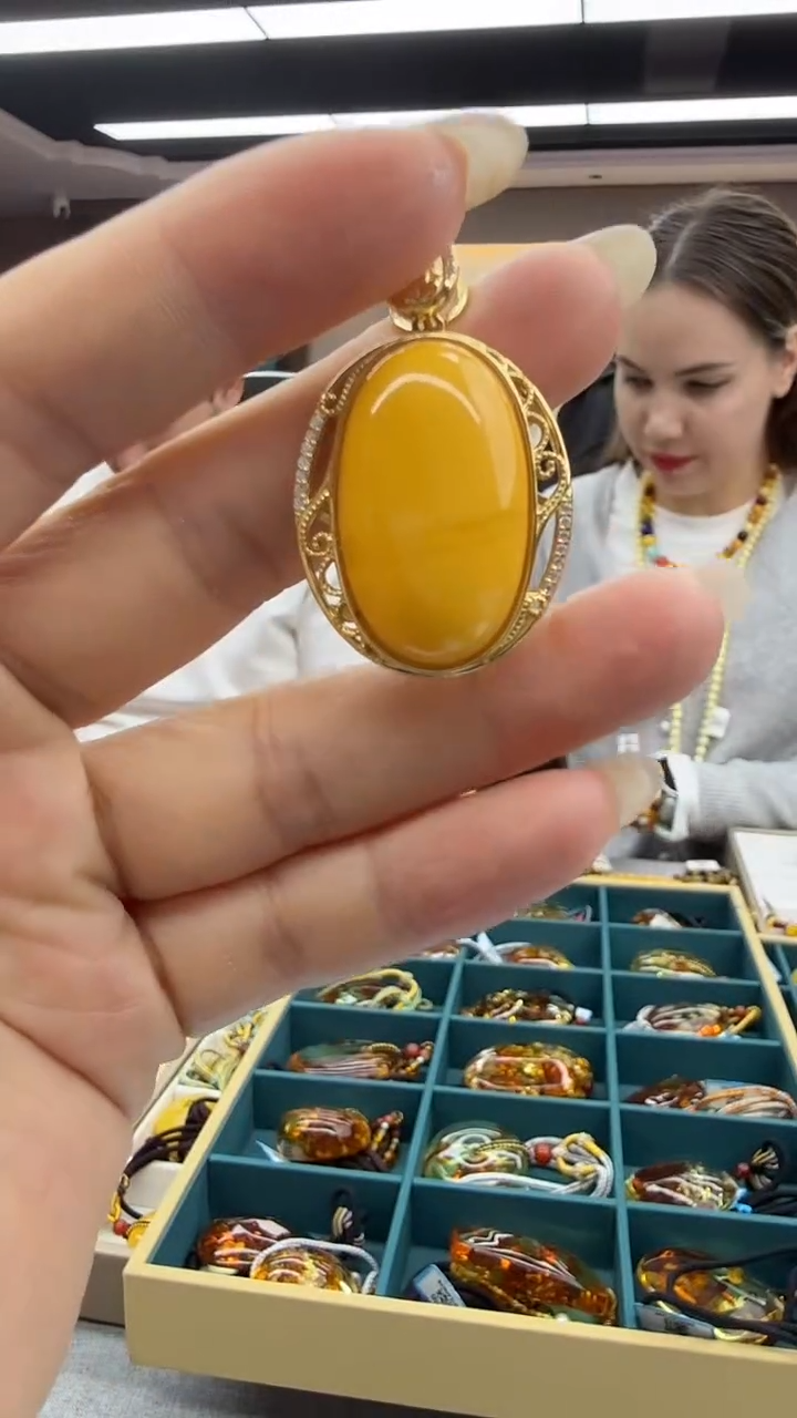 琥珀颈饰未镶嵌21秒拍号 假一罚三 