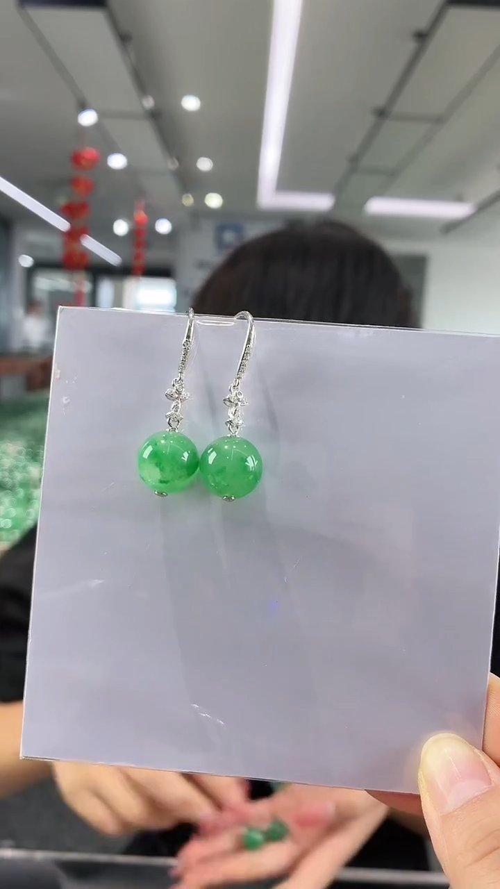 未镶嵌石英质玉手镯1