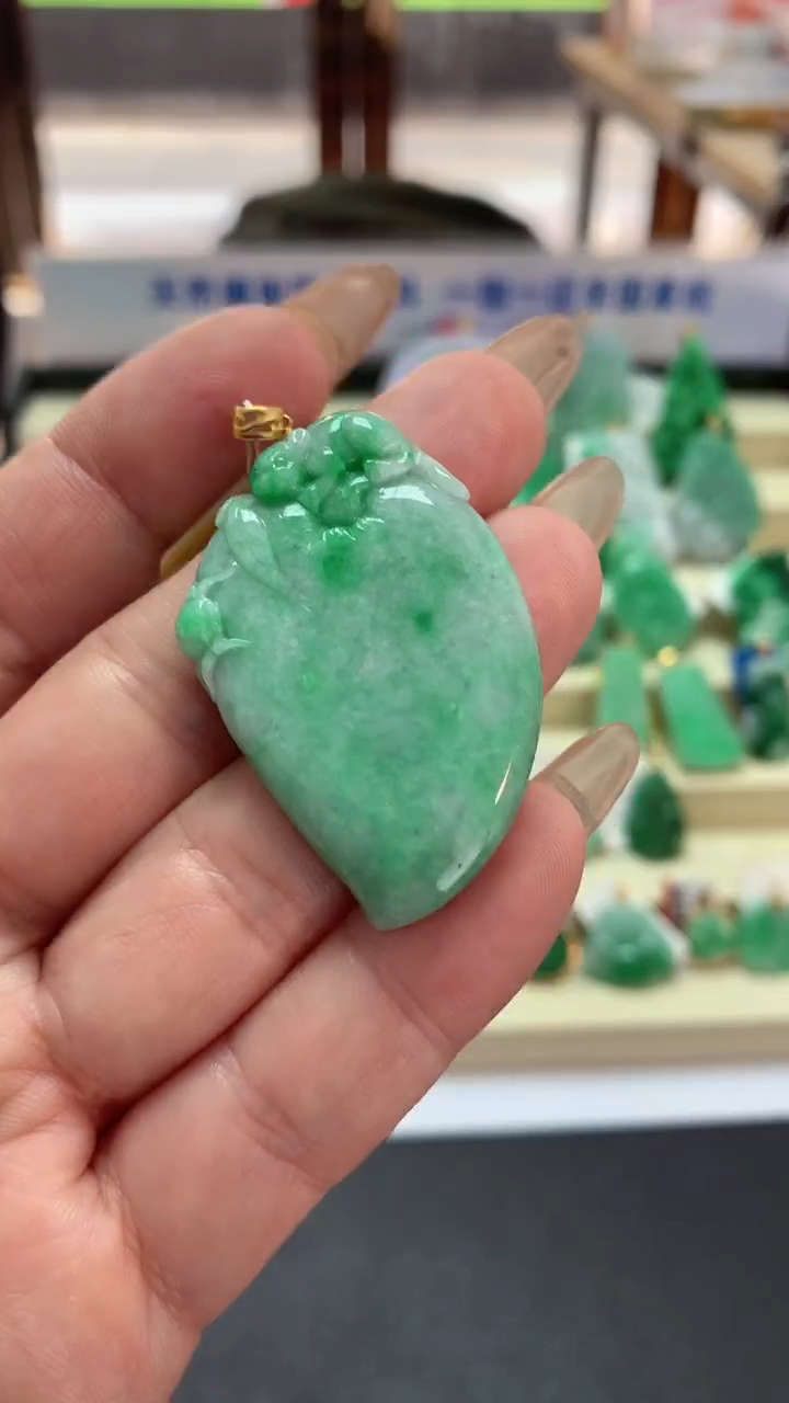 【闪购商品】翡翠吊坠(不含链)18K金镶嵌挂件