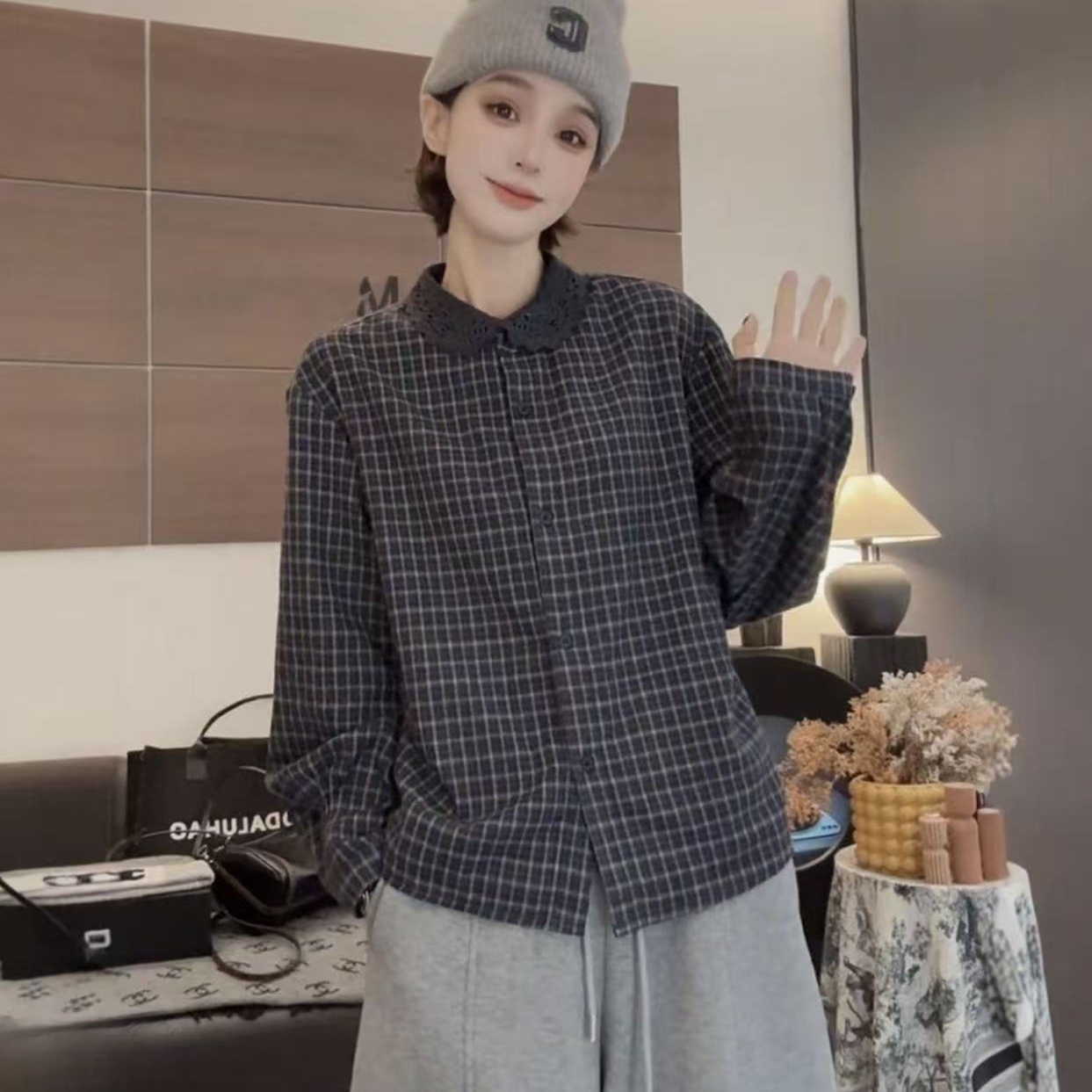 【加绒加厚】复古格纹衬衫女冬新款加绒极简百搭设计感镂空翻领上衣