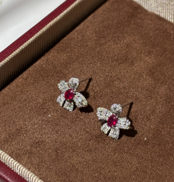 【千盟珠宝】001702 重金 红宝蝴蝶花耳钉 zses 