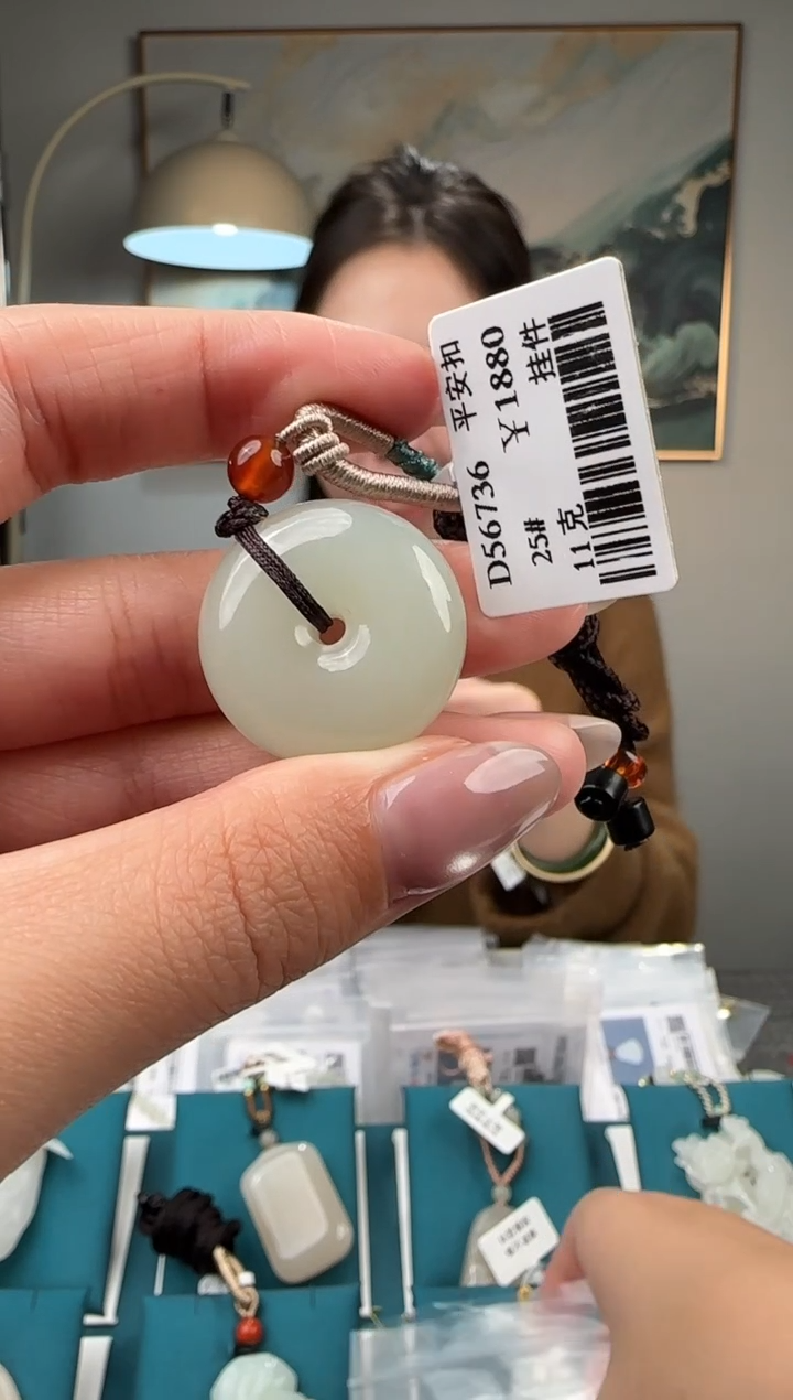 颈饰未镶嵌和田玉吊坠  D56736