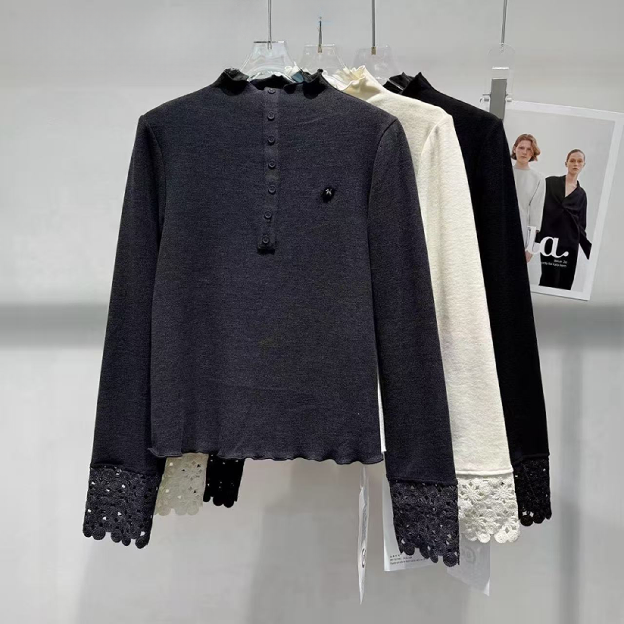 【LANFEIYA】冬季半高领加绒镂空袖口减龄打底衫女上衣 9189